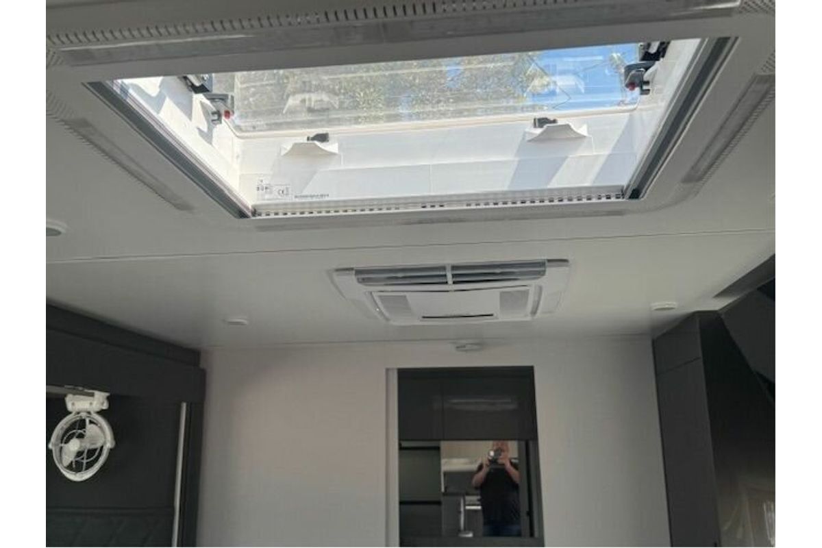 2024 Lotus Caravans Hollywood