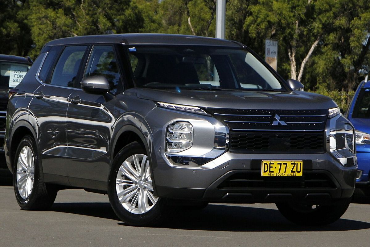 2022 Mitsubishi Outlander ES ZM