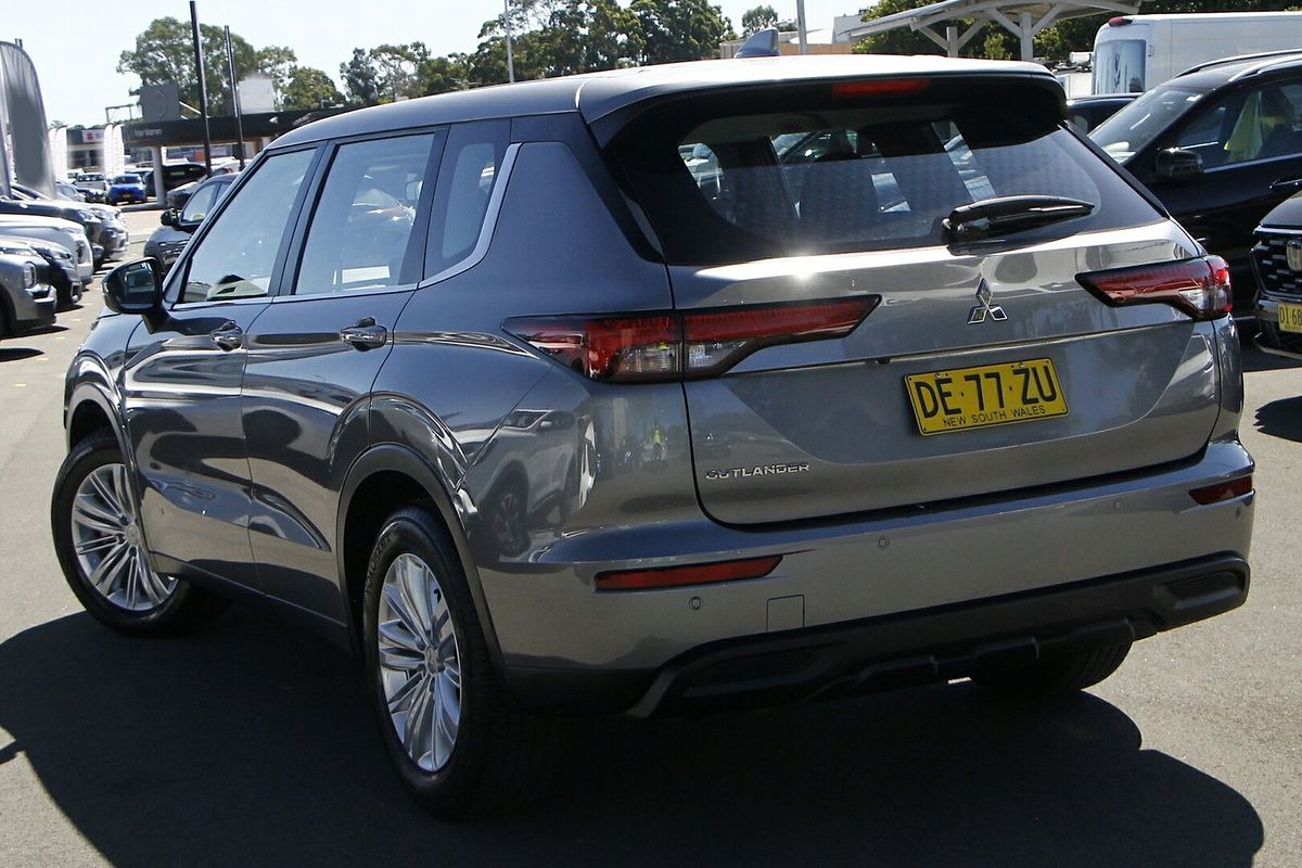 2022 Mitsubishi Outlander ES ZM