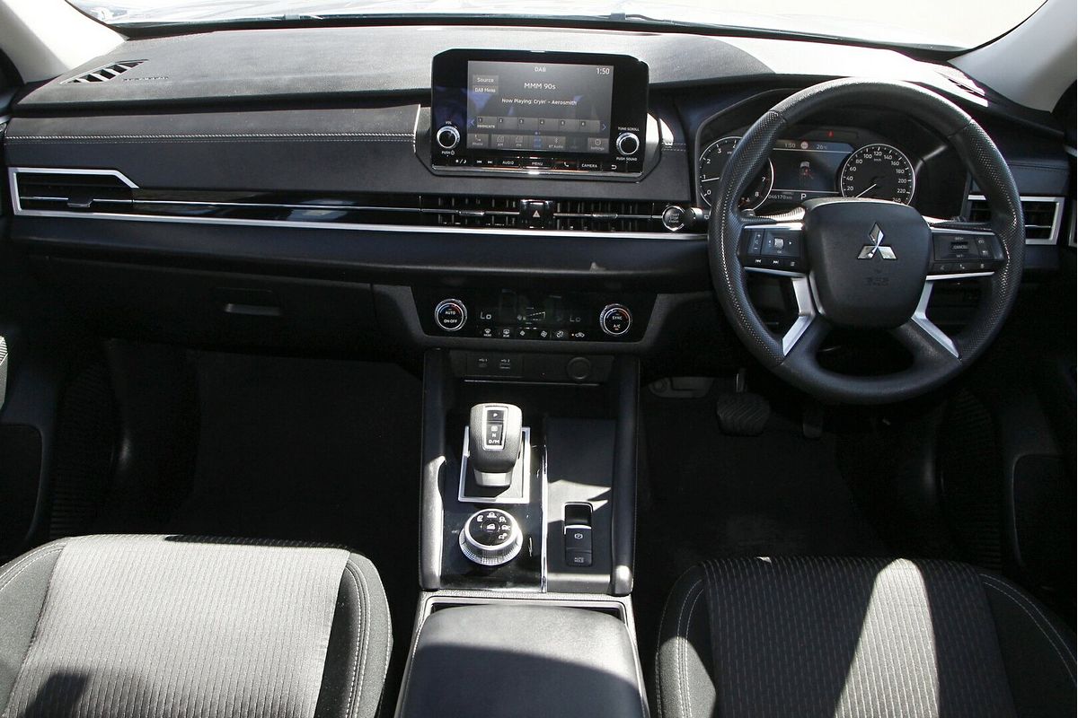 2022 Mitsubishi Outlander ES ZM