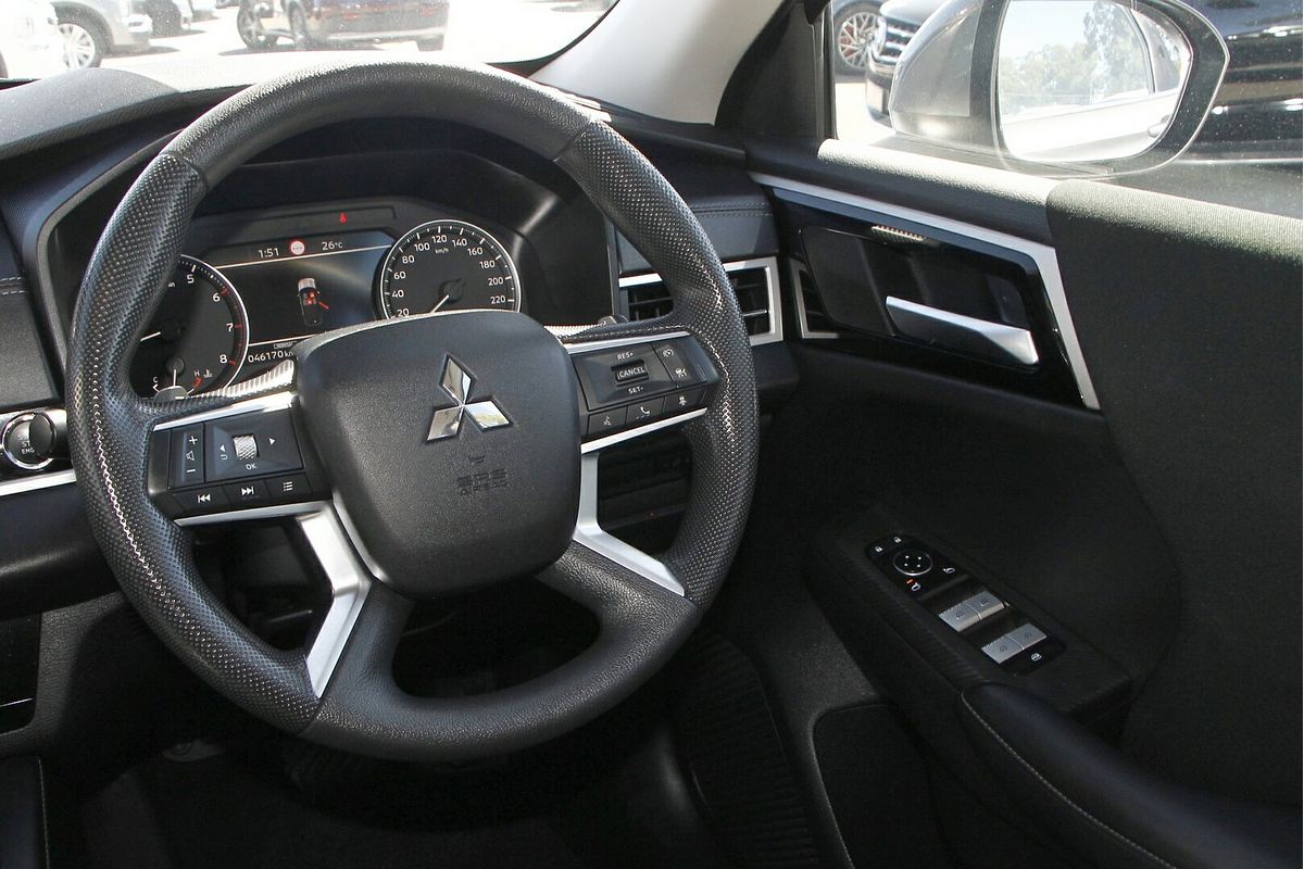 2022 Mitsubishi Outlander ES ZM