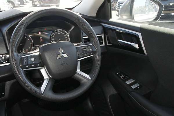 2022 Mitsubishi Outlander ES ZM