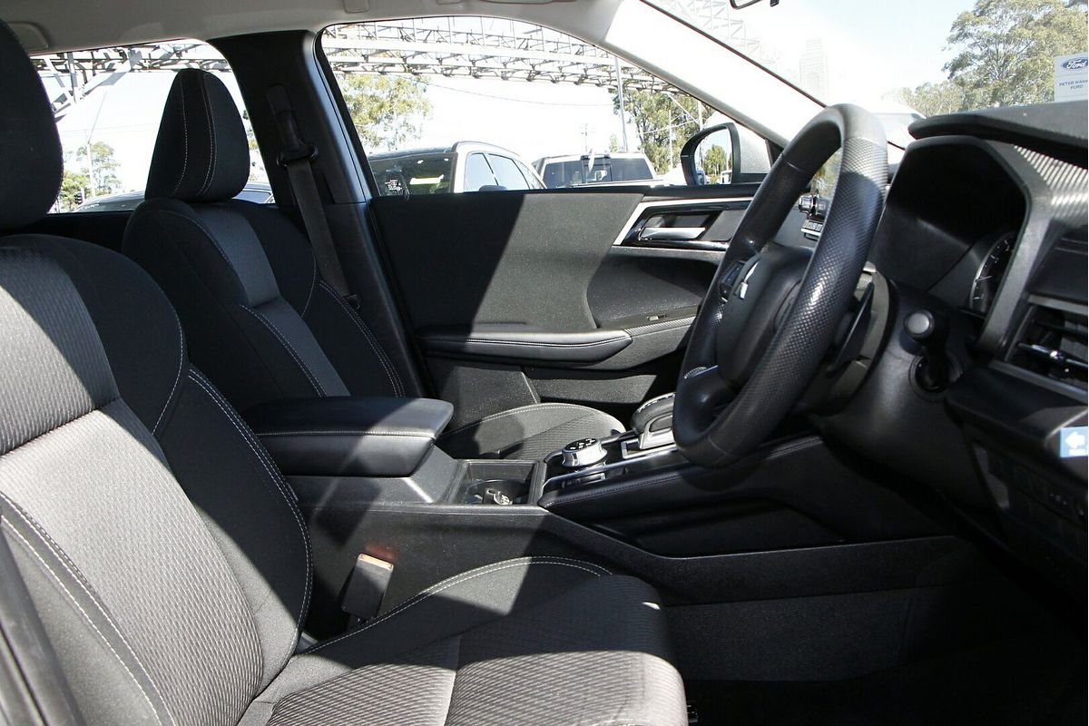 2022 Mitsubishi Outlander ES ZM