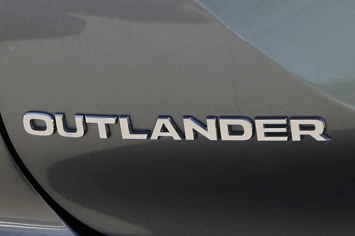 2022 Mitsubishi Outlander ES ZM