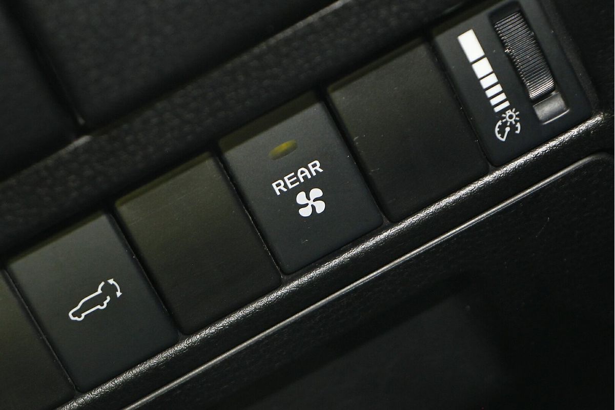 2022 Isuzu MU-X LS-T