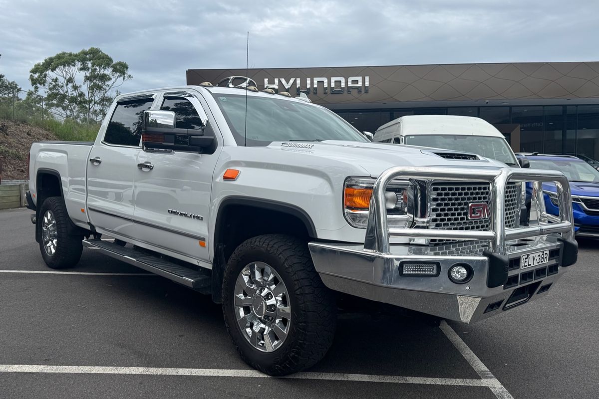 2017 GMC GMC Sierra Denali HD Crew Cab 4WD 6.6L V8