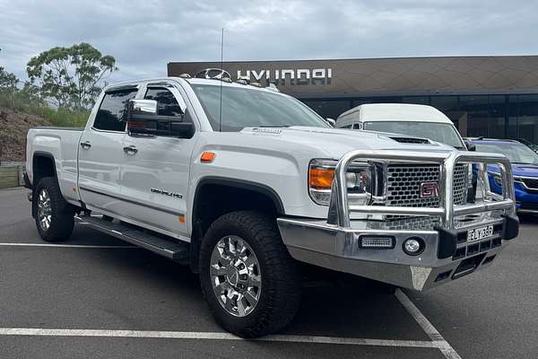 2017 GMC GMC Sierra Denali HD Crew Cab 4WD 6.6L V8