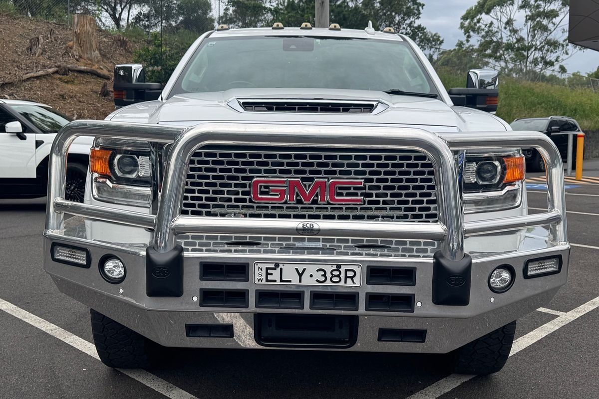 2017 GMC GMC Sierra Denali HD Crew Cab 4WD 6.6L V8