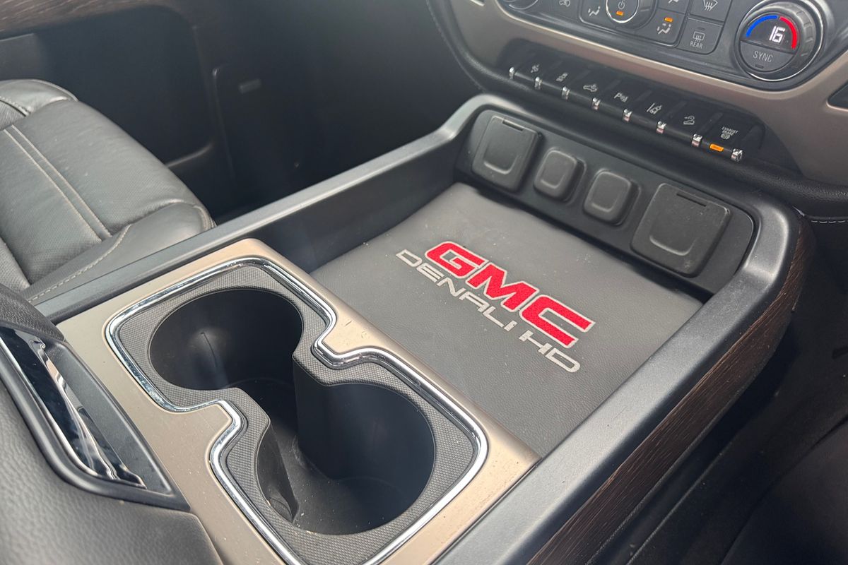 2017 GMC GMC Sierra Denali HD Crew Cab 4WD 6.6L V8