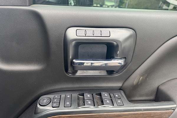 2017 GMC GMC Sierra Denali HD Crew Cab 4WD 6.6L V8