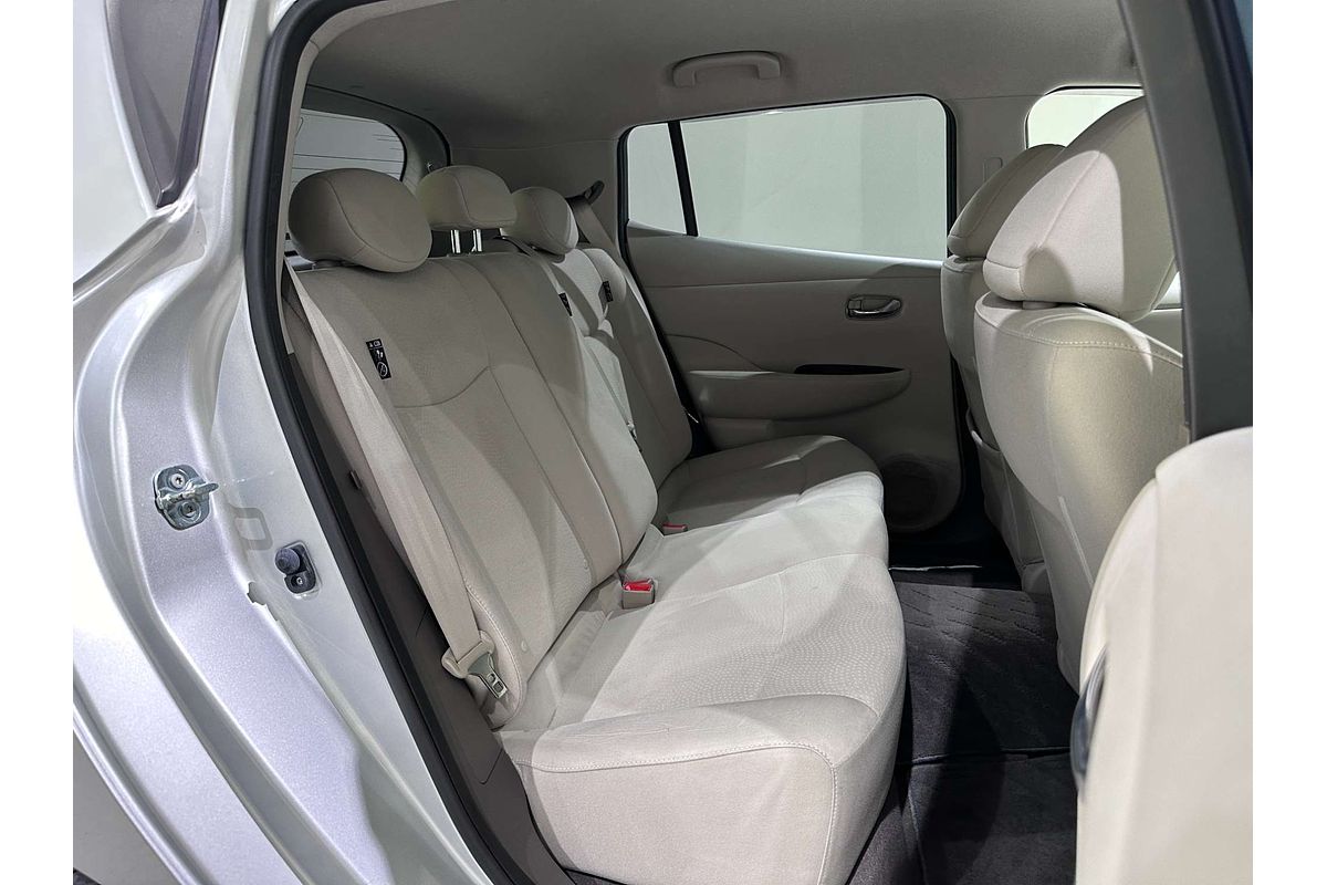 2017 Nissan Leaf (No Badge) ZE1