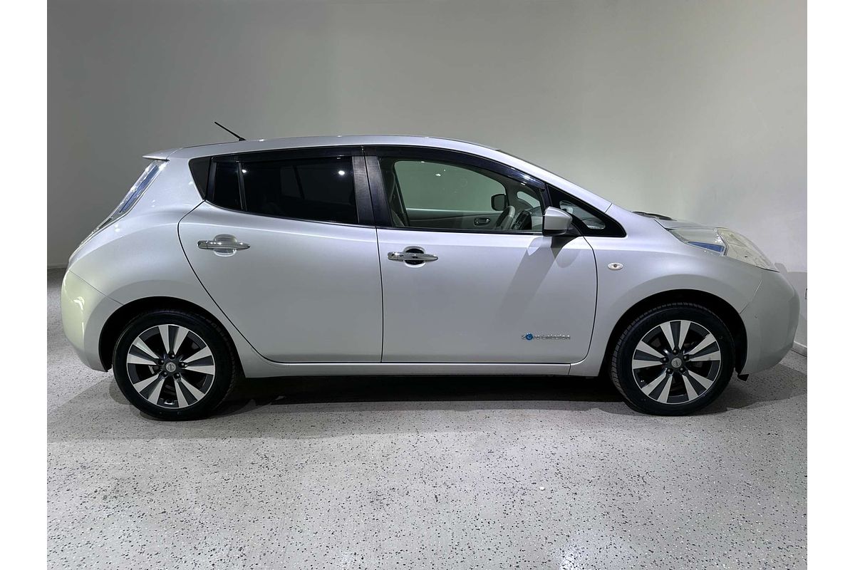 2017 Nissan Leaf (No Badge) ZE1