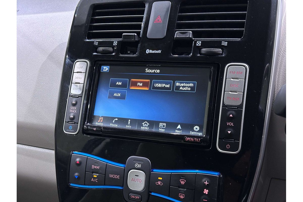 2017 Nissan Leaf (No Badge) ZE1