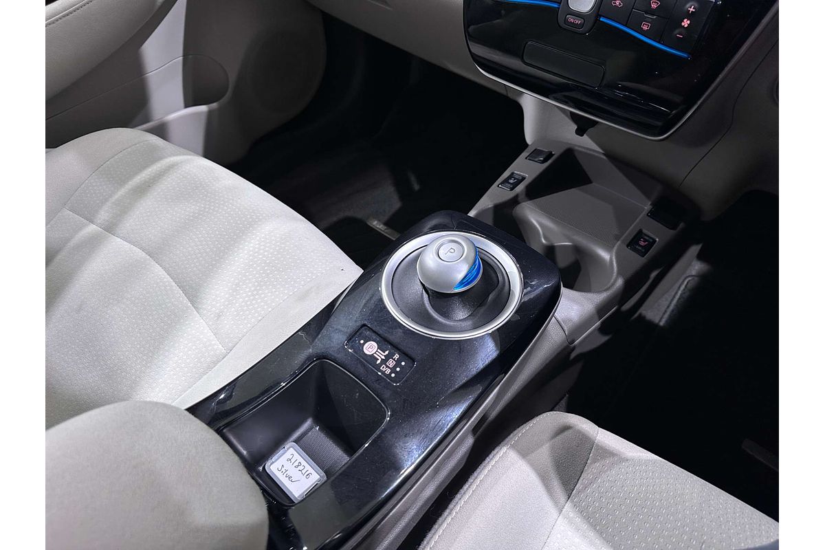 2017 Nissan Leaf (No Badge) ZE1