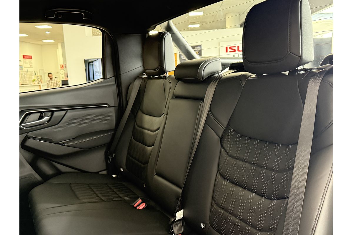 2025 Isuzu D-MAX BLADE 4X4