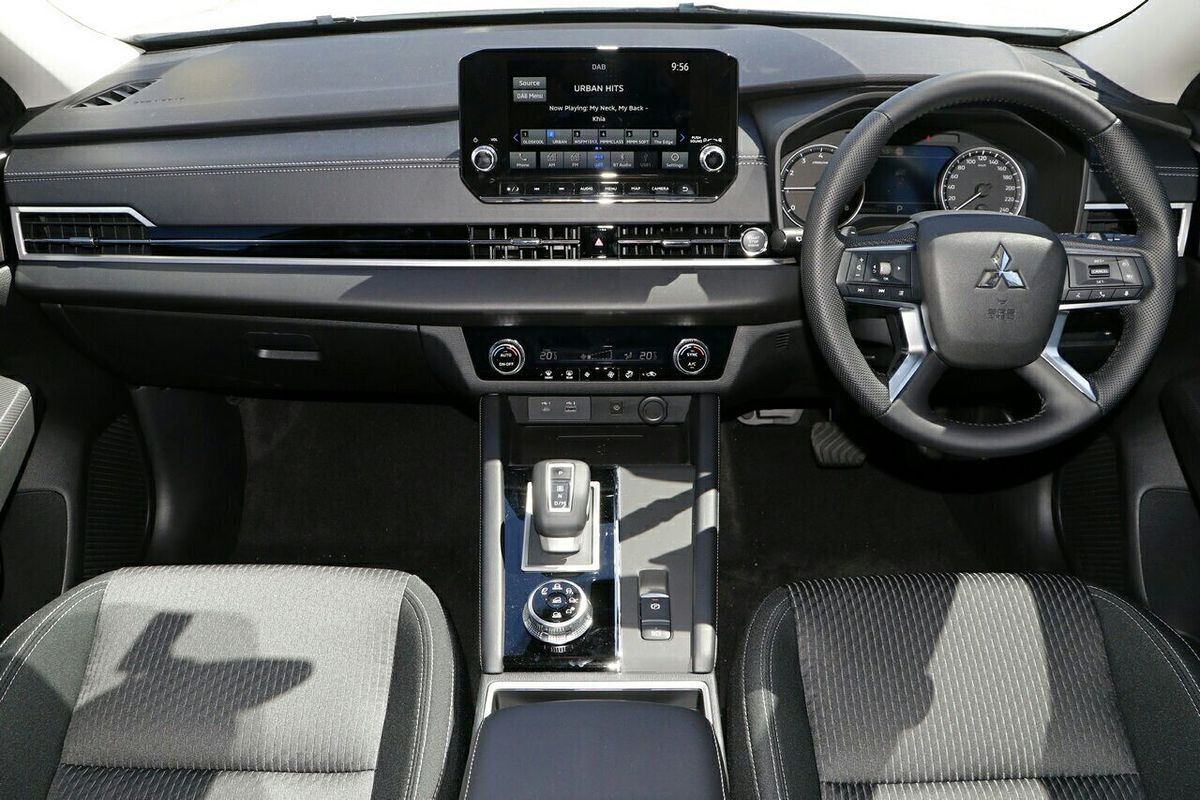2024 Mitsubishi Outlander LS ZM