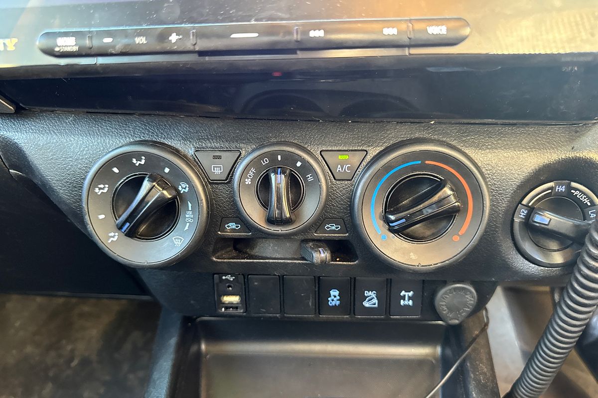 2019 Toyota Hilux SR GUN126R 4X4