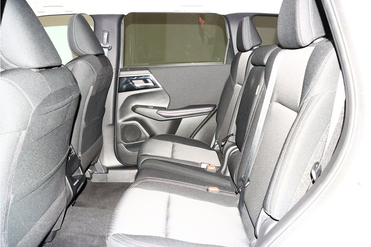 2023 Mitsubishi Outlander LS ZM