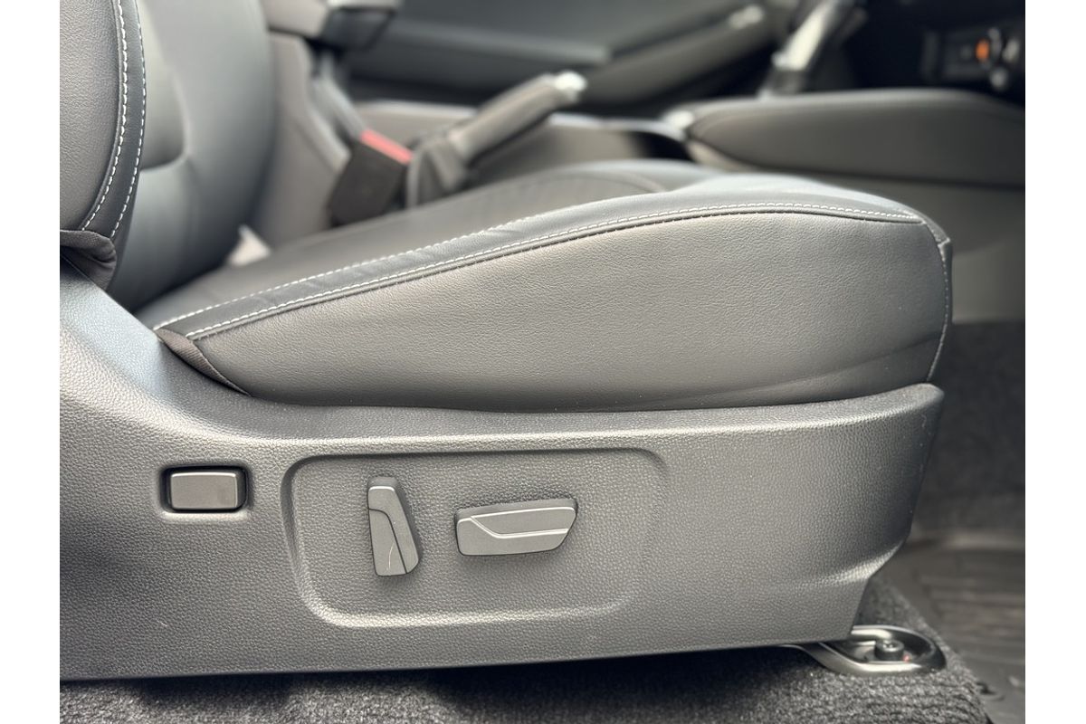 Mazda  G 6AUTO 3.0L DUAL CAB CHASSIS GT 4X4