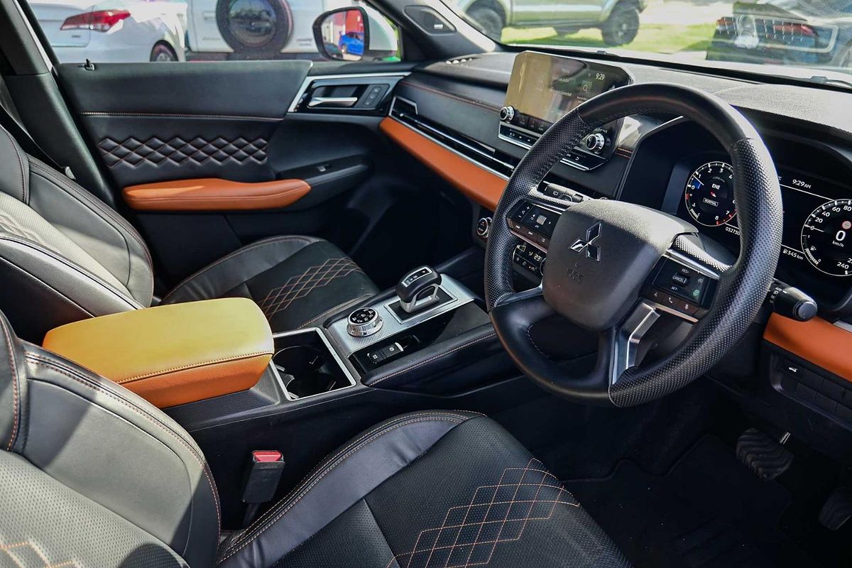 2023 Mitsubishi Outlander Exceed Tourer ZM