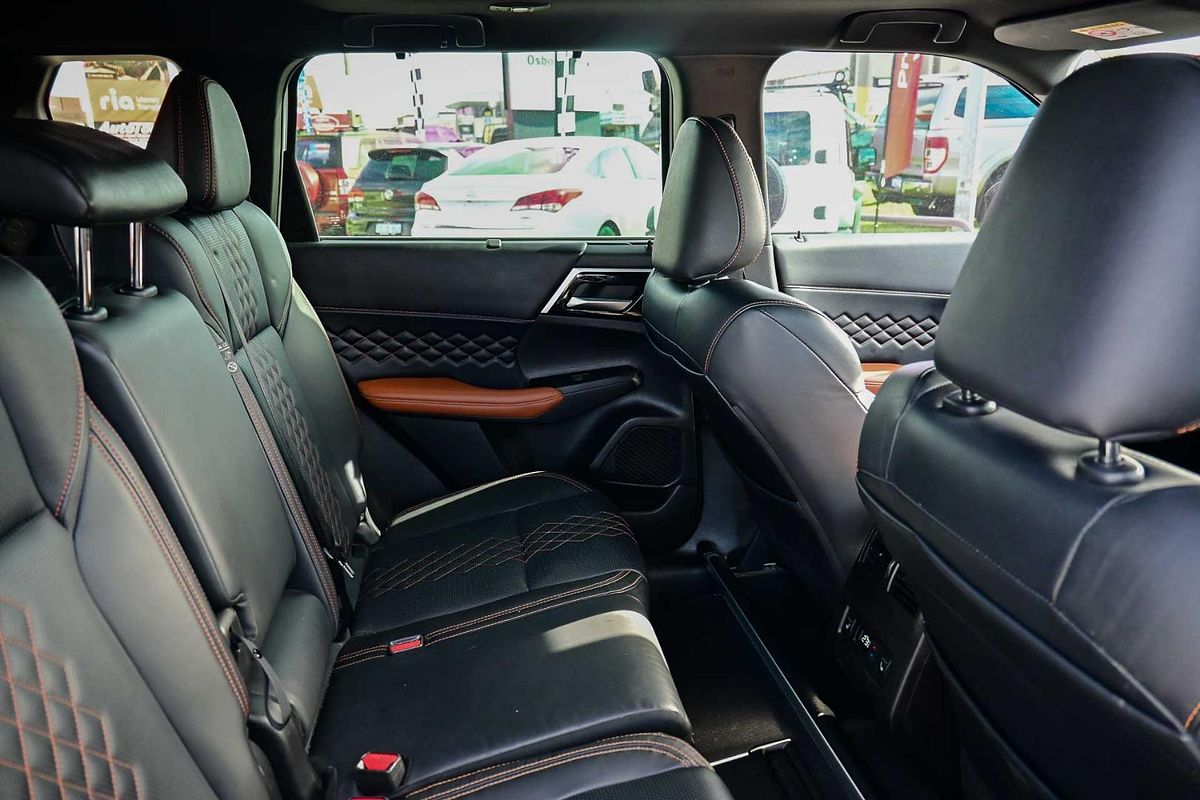 2023 Mitsubishi Outlander Exceed Tourer ZM