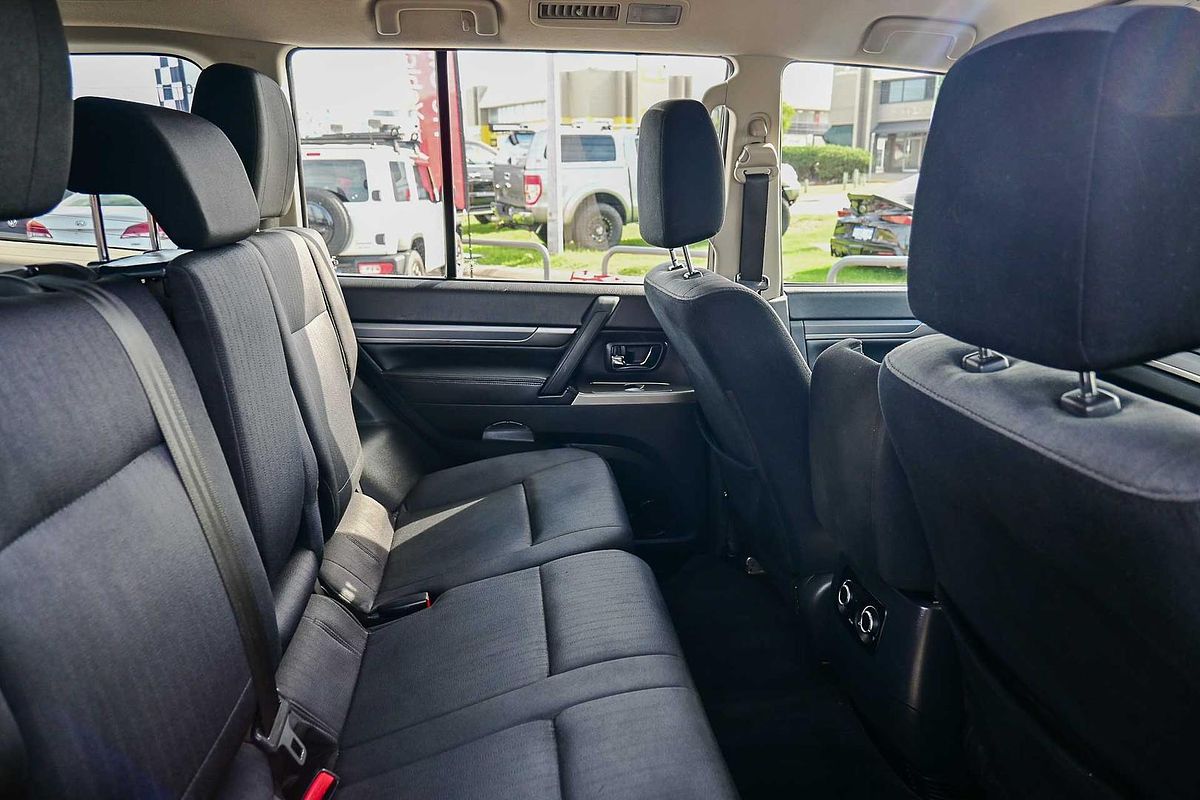 2019 Mitsubishi Pajero GLX NX