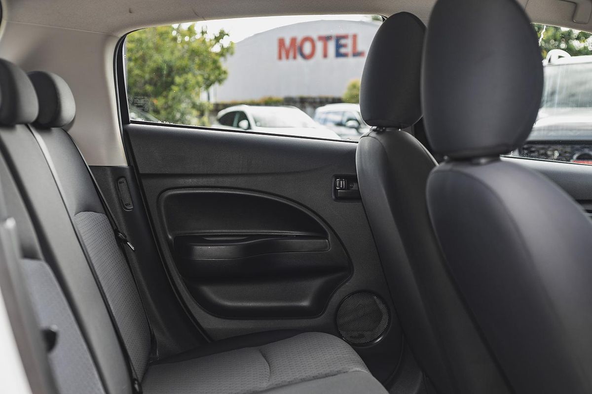 2016 Mitsubishi Mirage ES LA