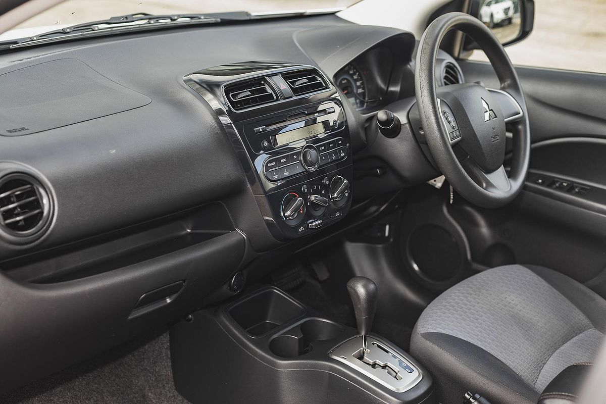 2016 Mitsubishi Mirage ES LA