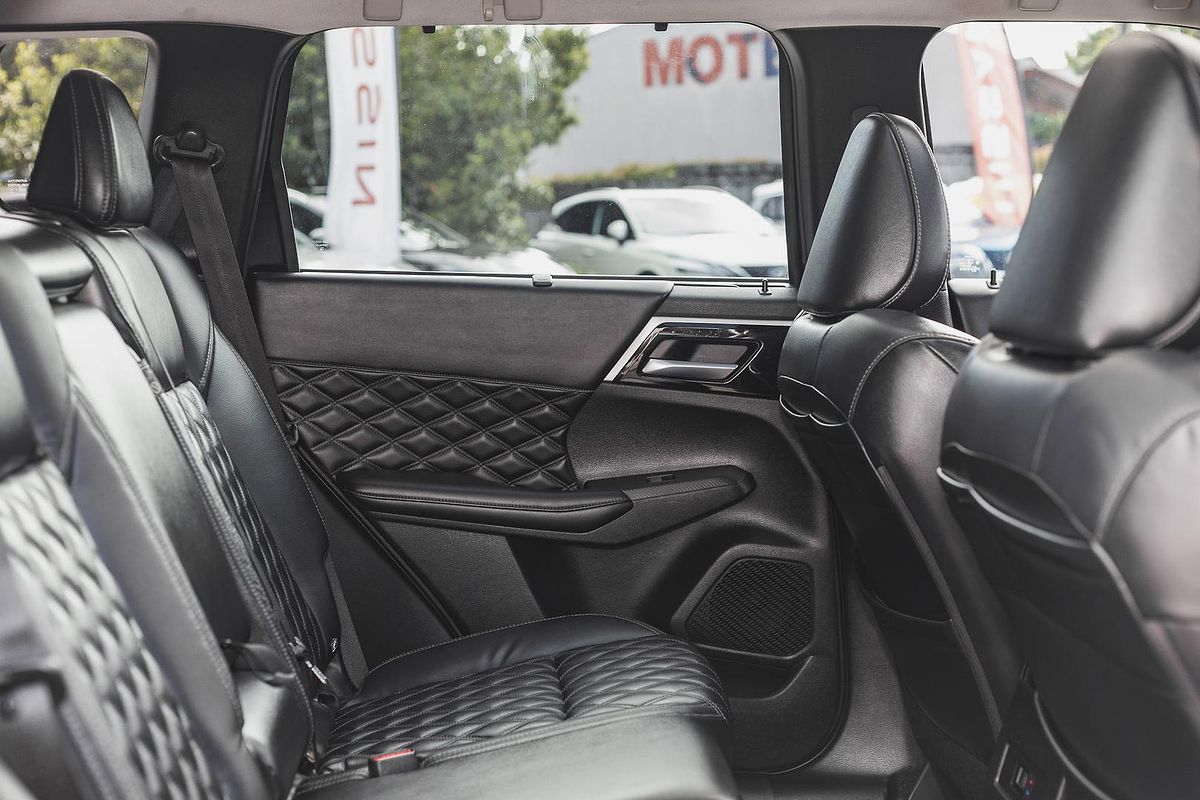 2022 Mitsubishi Outlander Exceed ZM