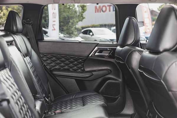 2022 Mitsubishi Outlander Exceed ZM