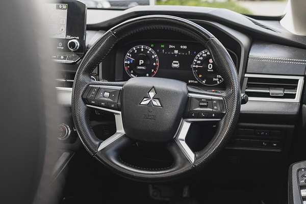 2022 Mitsubishi Outlander Exceed ZM