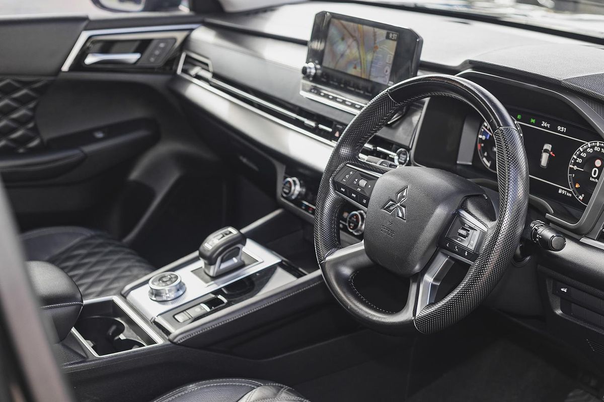 2022 Mitsubishi Outlander Exceed ZM