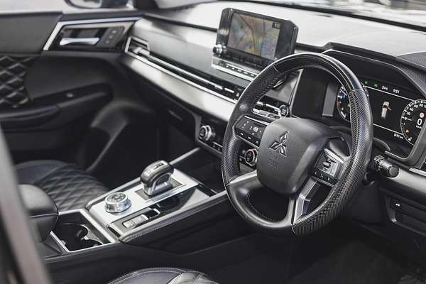2022 Mitsubishi Outlander Exceed ZM
