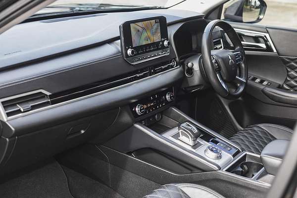 2022 Mitsubishi Outlander Exceed ZM