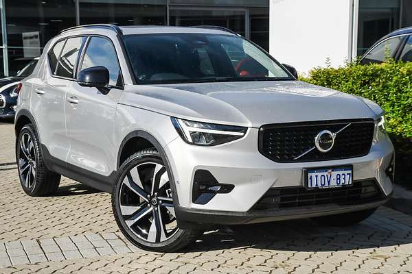 2022 Volvo XC40 Ultimate B5 Dark