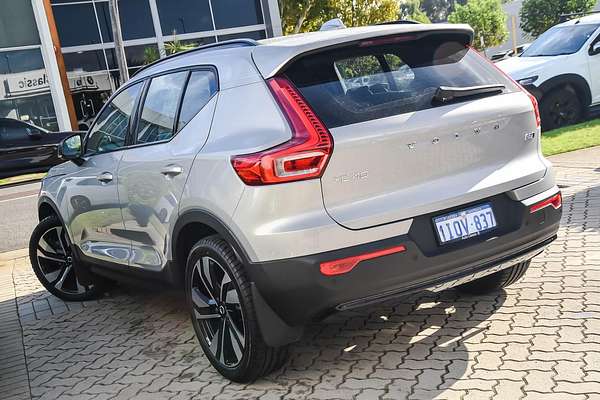 2022 Volvo XC40 Ultimate B5 Dark