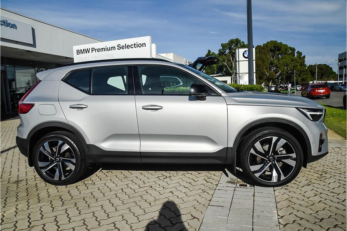 2022 Volvo XC40 Ultimate B5 Dark