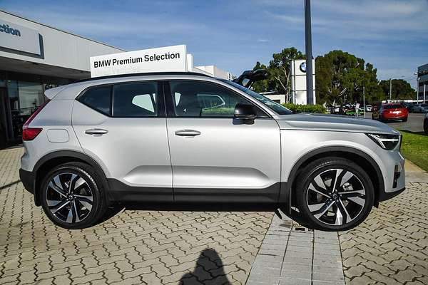 2022 Volvo XC40 Ultimate B5 Dark