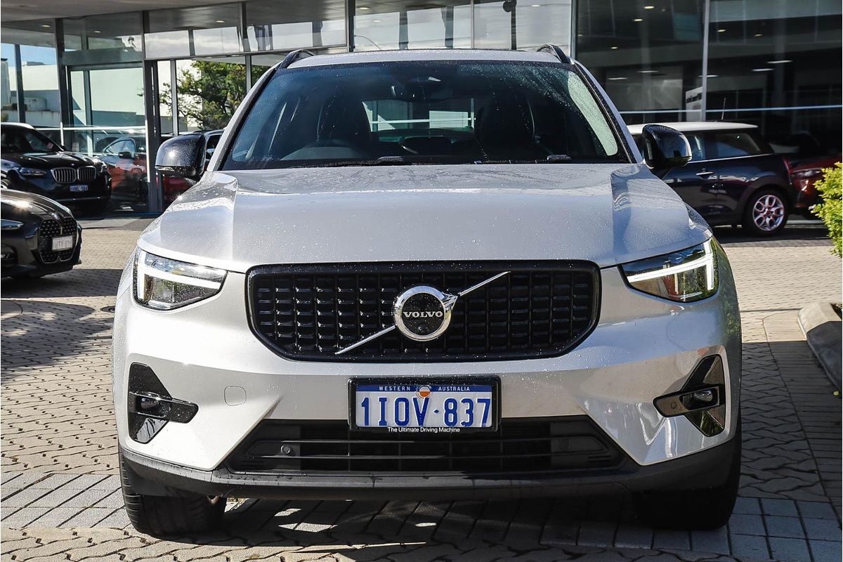 2022 Volvo XC40 Ultimate B5 Dark