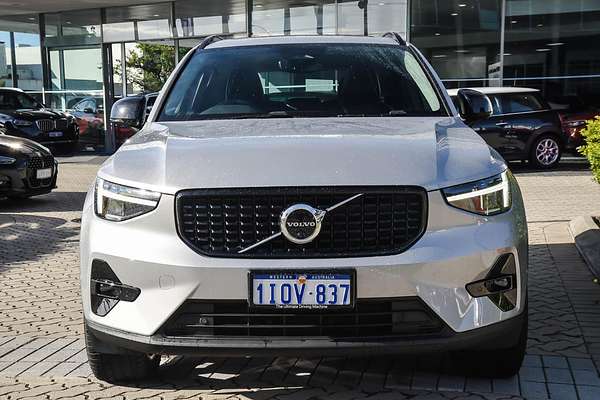 2022 Volvo XC40 Ultimate B5 Dark