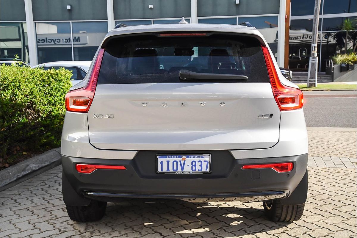 2022 Volvo XC40 Ultimate B5 Dark