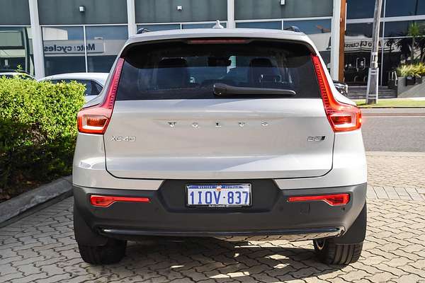 2022 Volvo XC40 Ultimate B5 Dark
