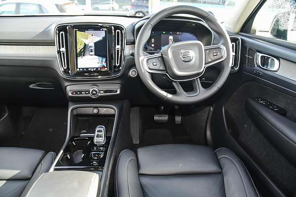 2022 Volvo XC40 Ultimate B5 Dark