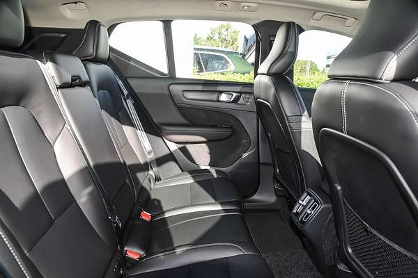 2022 Volvo XC40 Ultimate B5 Dark