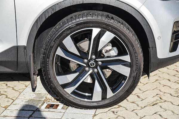 2022 Volvo XC40 Ultimate B5 Dark