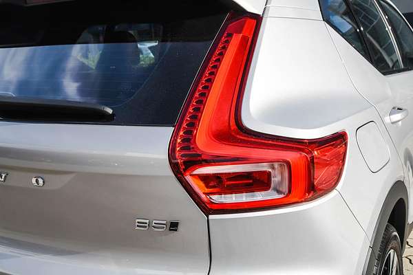 2022 Volvo XC40 Ultimate B5 Dark