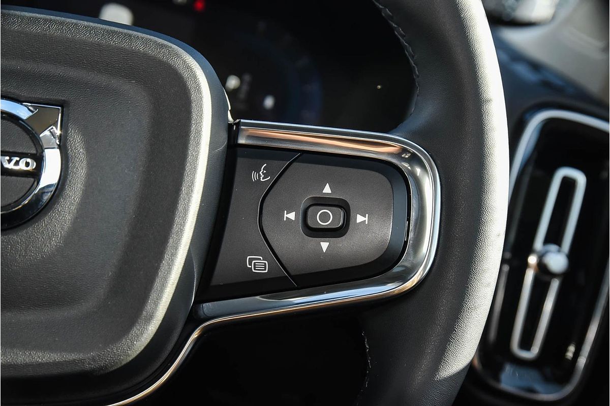 2022 Volvo XC40 Ultimate B5 Dark