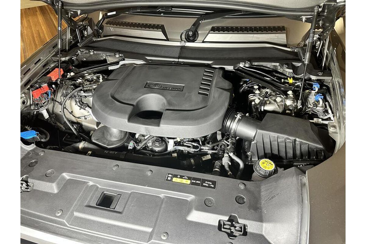 2023 Land Rover Defender 110 D300 SE L663