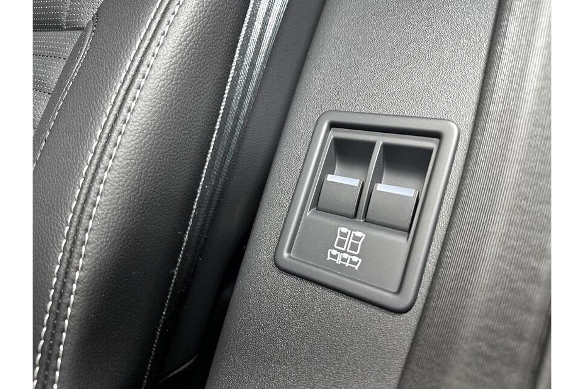 2023 Land Rover Discovery D300 R-Dynamic SE Series 5