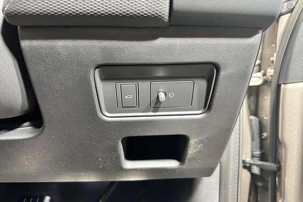2023 Land Rover Discovery D300 R-Dynamic SE Series 5